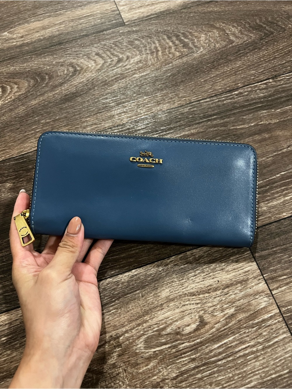 COACH Accordion Blue Leather Zip Continental Wallet with Gold Hardware